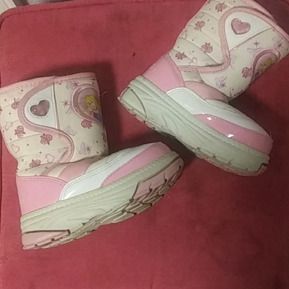 Disney princess snowboard 9/10 - Picture 5 of 8